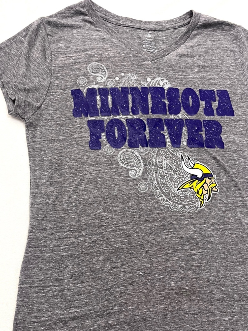 Minnesota Vikings “Minnesota Forever” Gray Purple V-Neck Youth Teen Tee T-Shirt - Picture 3 of 16
